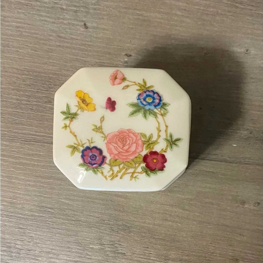 Vintage Takahashi East Wind ceramic trinket box - Excellent Condition